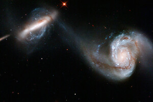 La danza di due galassie, vista dal telescopio spaziale Hubble (fonte: NASA/ESA/Hubble Heritage Team) (ANSA)
