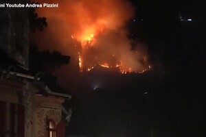 Merano, rogo boschivo sopra Marlengo: fiamme sotto controllo (ANSA)