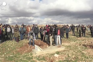 Terremoto in Siria, sepolture ad Aleppo (ANSA)