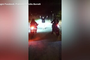 Corsa di moto clandestina al Faro di Anacapri, intervengono i carabinieri (ANSA)