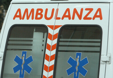Un'ambulanza (archivio) (ANSA)