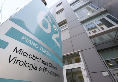 Ospedale Sacco Laboratori di microbiologia e virologia (ANSA)