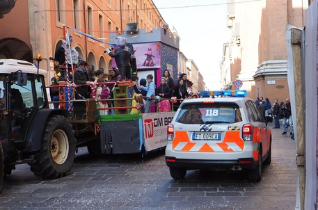 Il carro del Carnevale dell'incidente in cui è morto il piccolo Gianlorenzo © ANSA 