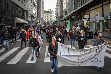 Green pass: Milano, da presidio protesta corteo manifestanti © ANSA
