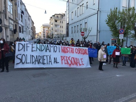 Sanit??,protesta a Cosenza © ANSA