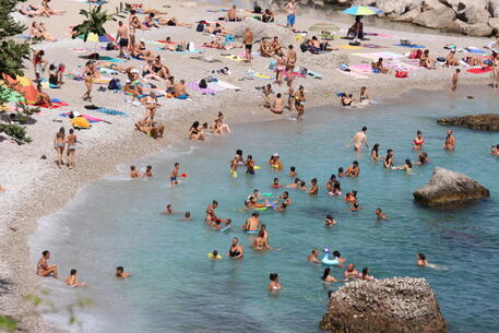 Turisti a Capri (archivio) © ANSA