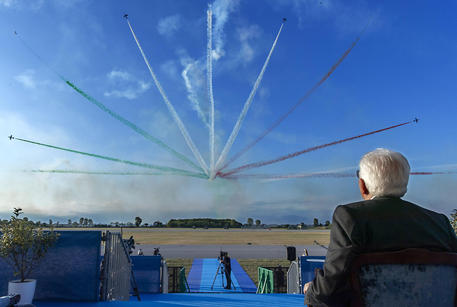 Frecce Tricolori: Mattarella saluta piloti © ANSA