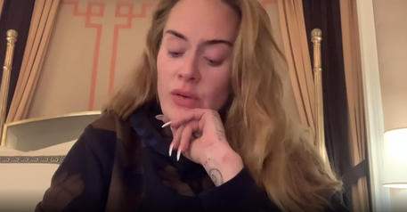 Adele in un frame tratto dal suo video sui social © ANSA
