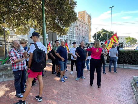 Caro bollette: protesta a Cagliari, 'costretti a chiudere' © ANSA