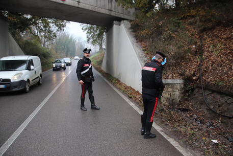 ++ Auto fuori strada in Umbria, quattro giovani morti ++ © ANSA