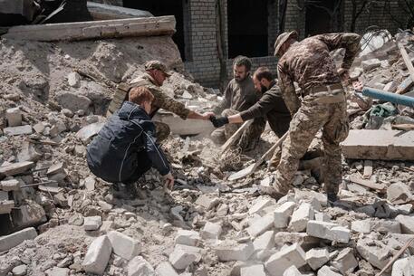 Macerie dopo un bombardamento a Sydorove, nell'Ucraina orientale © AFP