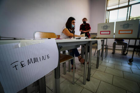 Operazioni di voto al primo turno © ANSA