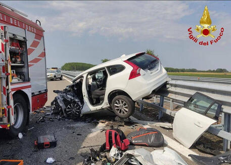 Due morti in incidente A7, auto contromano probabile causa © ANSA