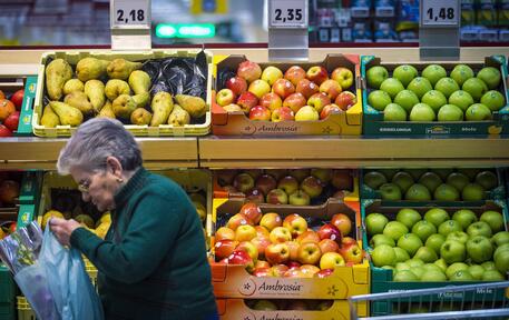 Crescono i prezzi di frutta e verdura © ANSA