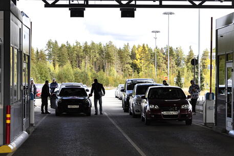 Il checkpoint di Vaalimaa, in Finlandia, al confine con la Federazione russa © EPA