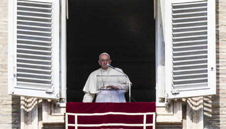 Pope Francis' Angelus prayer at the Vatican City (ANSA)