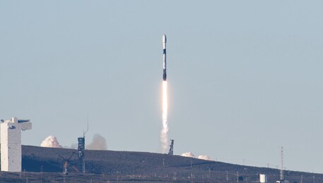 Il lancio è avvenuto con un razzo Falcon 9 il 31 gennaio alle ore 17,15 italiane, dalla base spaziale di Vandenberg in California (fonte: Brian Sandoval / Spaceflight Now) (ANSA)