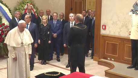 Mattarella, Meloni, Pope lead respects to Napolitano (ANSA)