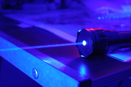 Luce laser (fonte: Andrew 'FastLizard4' Adams, da Flickr)