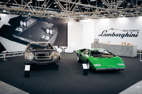 Auto moto d'epoca, Lamborghini espone Espada e Countach
