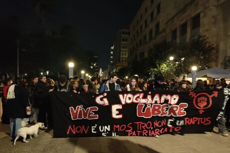 A Bari studenti fanno rumore contro la violenza sulle donne