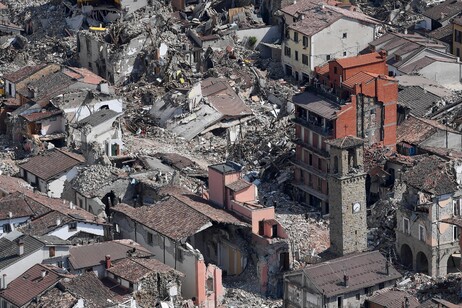 A sette anni dal sisma Amatrice chiede la ricostruzione