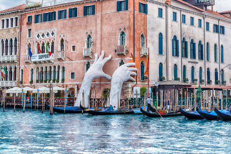 Ca Sagredo sul Canal Grande a Venezia dove si svolge il party Kineo il 2 settembre iStock.