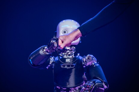 Robot iCub3 (credit: Stefano Dafarra)