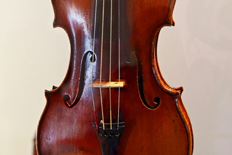 Particolare del violino di Paganini (fonte: Luigi Rigoli, da Wikipedia)
