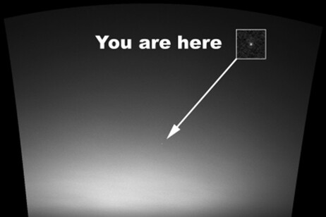La prima foto della Terra vista da un altro pianeta, l'ha scattata da Marte il rover Spirit (fonte: Nasa)