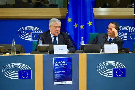 Tajani, 'il voto alle Europee non sia condizionato da fake news'