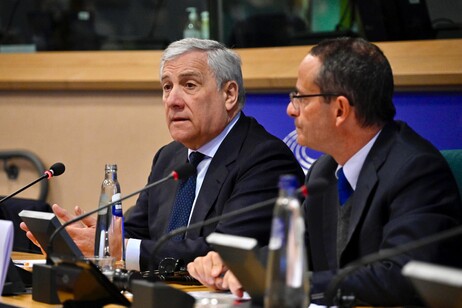 Tajani: "Oggi parleremo del fondo Nato all'Ucraina"