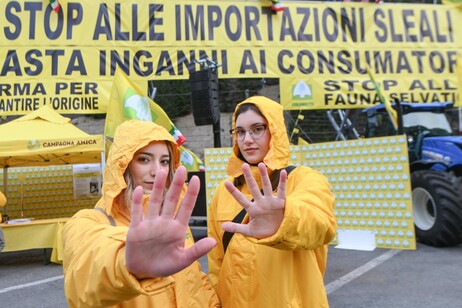 La protesta della Coldiretti a difesa del Made in Italy al Brennero