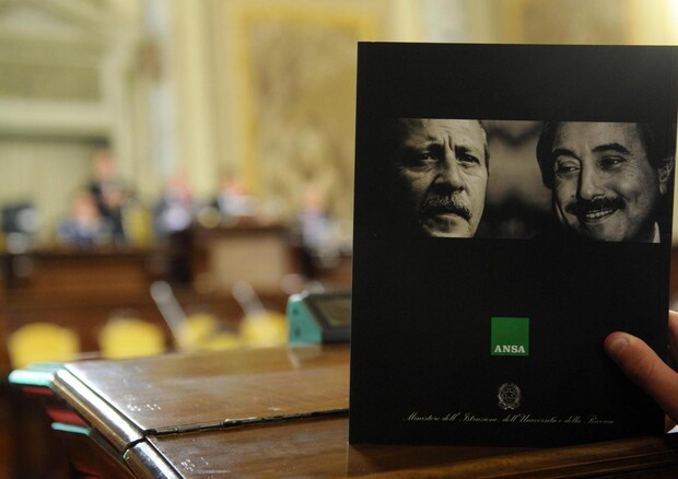 Giovanni Falcone e Paolo Borsellino nella foto riprodotta sulla locandina della mostra dell'ANSA © ANSA