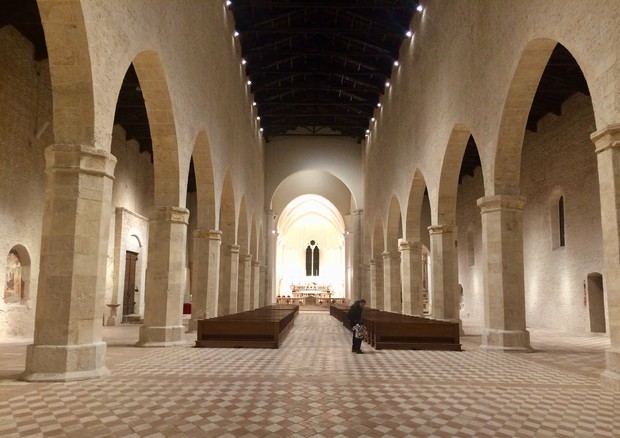 L'interno della Basilica di Collemaggio dopo la ristrutturazione