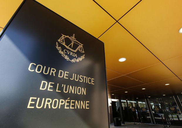 Corte Ue: rischio di confusione tra due marchi di profumi (foto: ANSA)