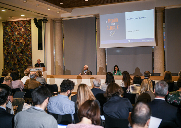 Il convegno di Intesa Sanpaolo su 'Il mondo post globale' a Milano © ANSA