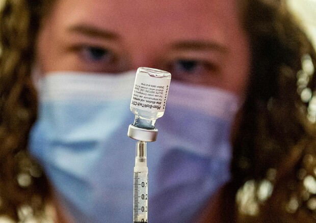 Al via test Pfizer/BioNTech per vaccino unico Covid-influenza © AFP