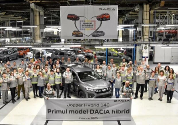 E' partita la produzione di Dacia Jogger Hybrid 140 (ANSA)