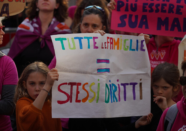 Tredici Paesi Ue già registrano figli di coppie dello stesso sesso (foto: ANSA)