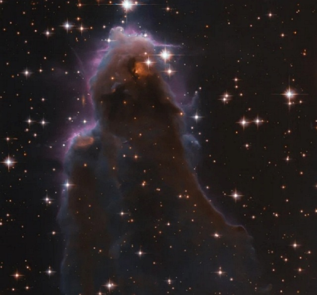 Il telescopio spaziale Hubble fotografa il parto di una stella distante circa 7.500 anni luce (fonte: ESA/Hubble & NASA, R. Sahai)