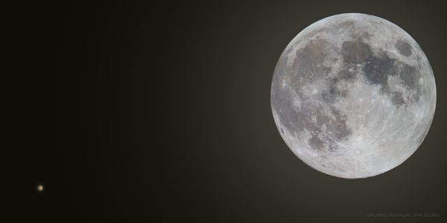 Luna e Marte qualche ora prima dell'occultazione dell'8 dicembre 2022 (fonte: C. Negroni, L. Guariglia, A. Lulli, C. E. Tronci, G. Marrani. G. Esposito, R. Nobili  e G. Conzo, del Gruppo Astrofili Palidoro)