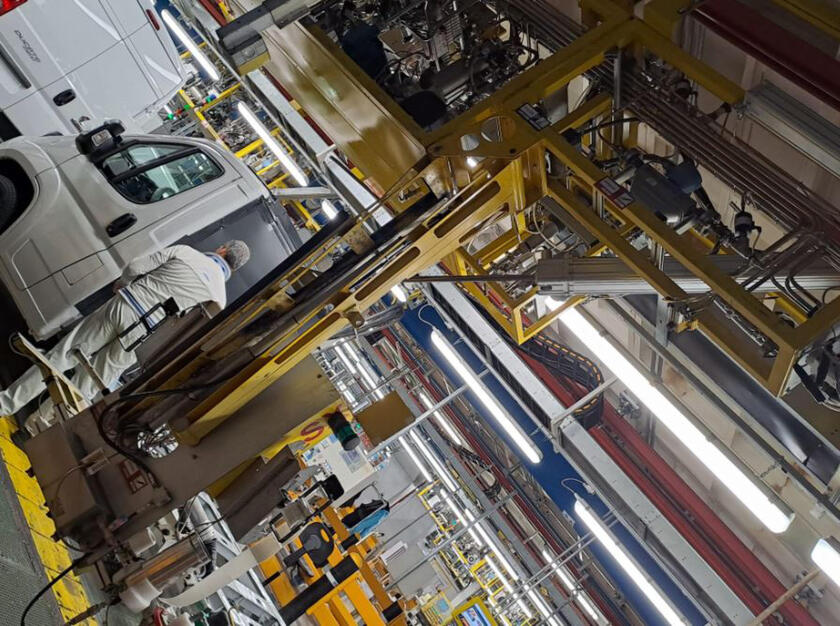 Tavares ad Atessa, parte produzione dei nuovi furgoni Stellantis - RIPRODUZIONE RISERVATA