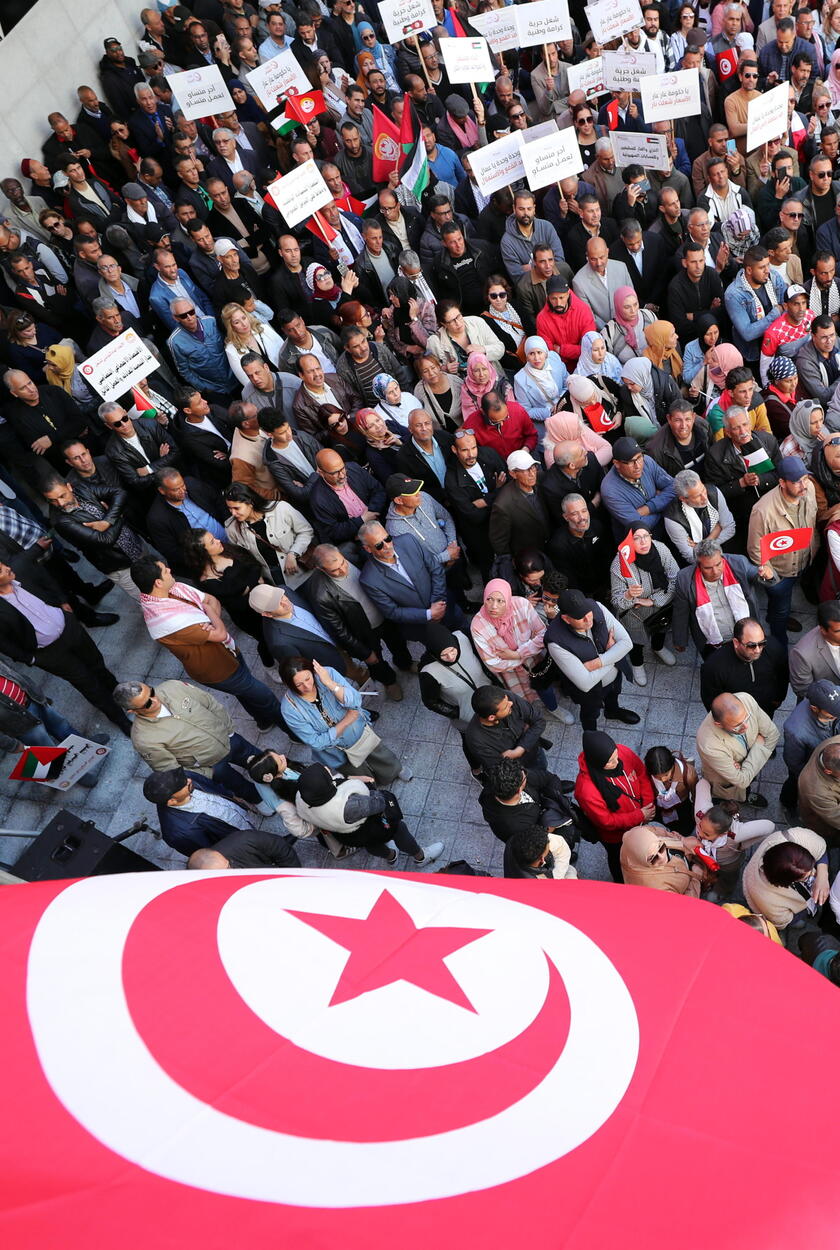Tunis marks International Labor Day