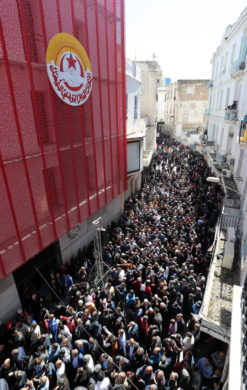 Tunis marks International Labor Day