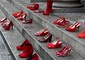 Scarpe rosse per dire no alla violenza sulle donne © Ansa