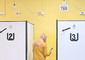 Cabine elettorali in un seggio (Foto Ansa) © ANSA