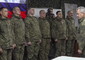 Il ministro della difesa russo Sergei Shoigu con alcuni militari di Mosca (ANSA)
