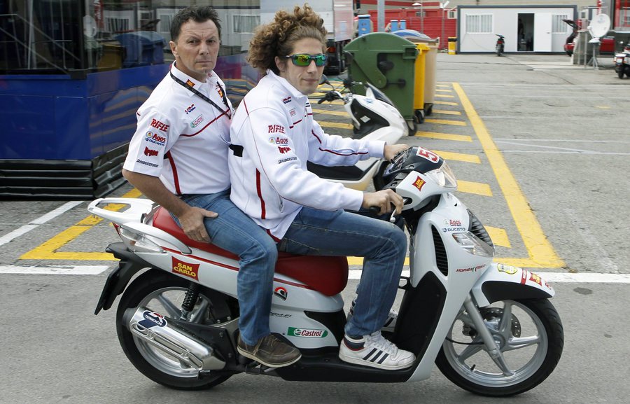 Fausto Gresini e Marco Simoncelli sul circuito di Montmelo in Spagna, 2 giugno 2011 © 