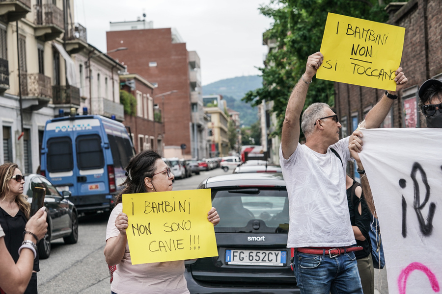 Alcuni no vax in protesta a Torino © ANSA